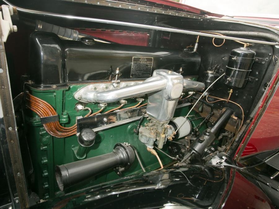 Моторный отсек Stutz Model SV-16 Sedan (21) 1933 года  (фото 11 из 11)
